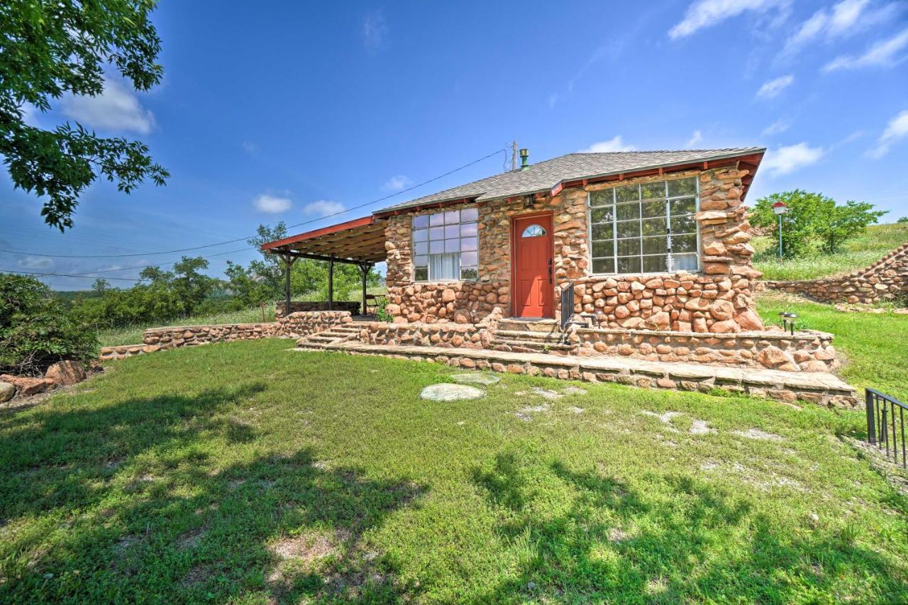 Enchanting Hilltop Cottage In Medicine Park! ภายนอก รูปภาพ