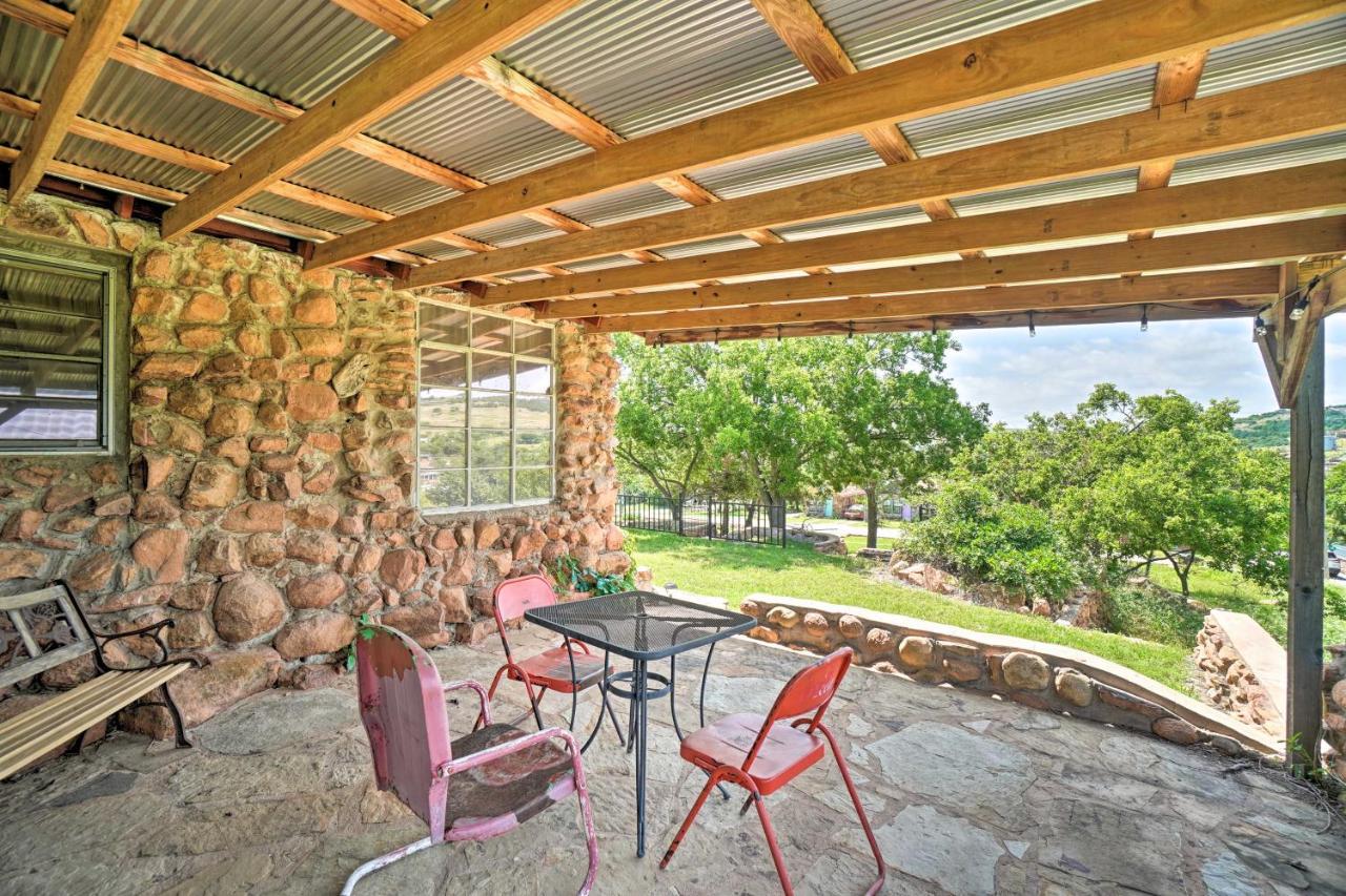 Enchanting Hilltop Cottage In Medicine Park! ภายนอก รูปภาพ