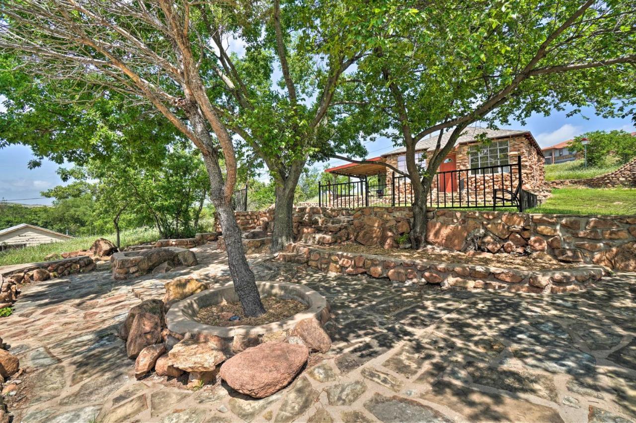 Enchanting Hilltop Cottage In Medicine Park! ภายนอก รูปภาพ