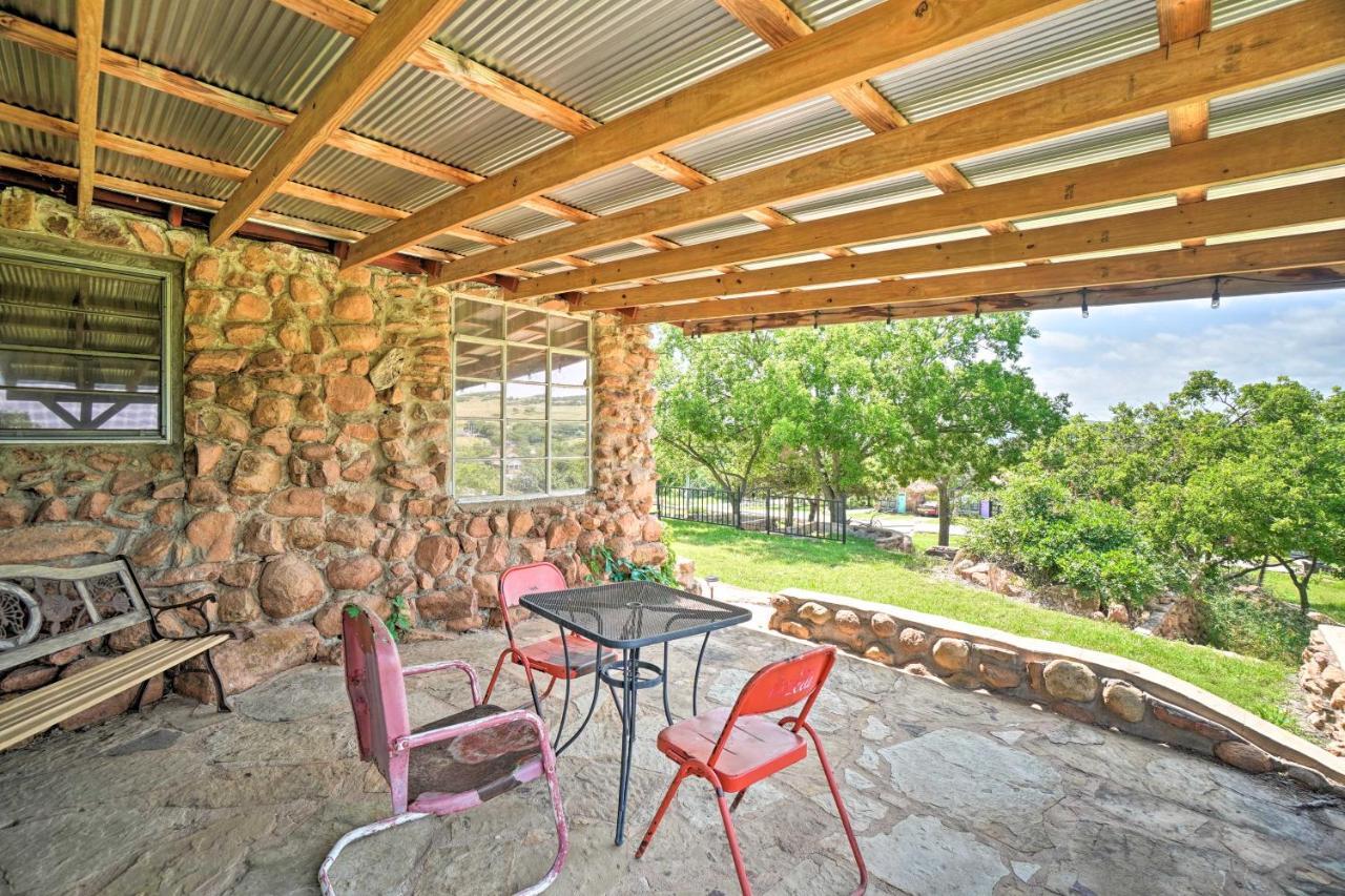 Enchanting Hilltop Cottage In Medicine Park! ภายนอก รูปภาพ